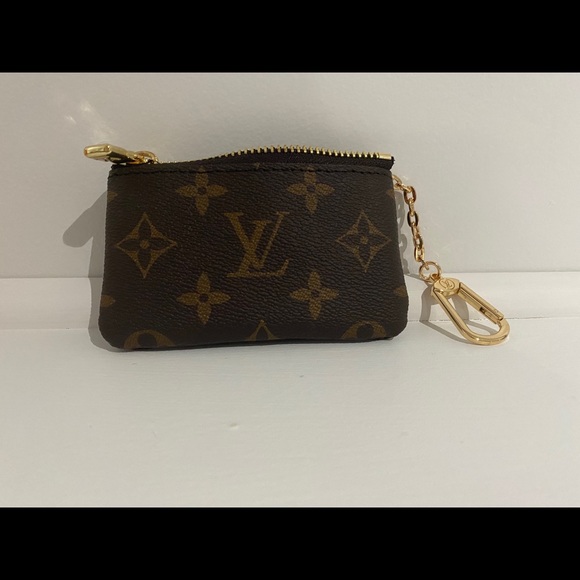 louis vuitton key holder in monogram